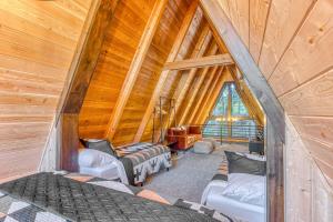 Ένα ή περισσότερα κρεβάτια σε δωμάτιο στο Alpine Hideaway
