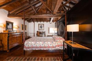 a bedroom with a bed and a wooden ceiling at Casa do Lagar in Cabeceiras de Basto