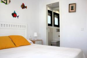 Posteľ alebo postele v izbe v ubytovaní CASA MOLINERO con encanto y maravillosa terraza con vistas VFT/CA/05921
