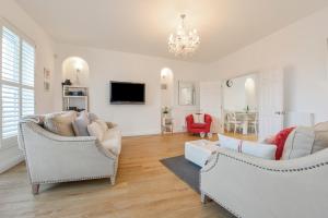 a living room with two couches and a tv at 10 Cove View in Ilfracombe