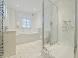 10 Cove View tesisinde bir banyo +25 fotoğraf