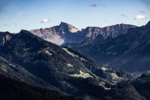 Un paisaje natural cerca del chalet de montaña 18 fotos más