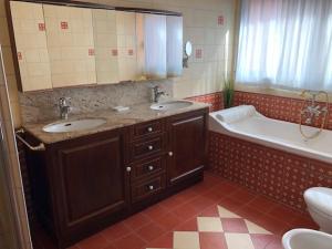 a bathroom with two sinks and a bath tub at maison vacances COLLIOURE in Collioure