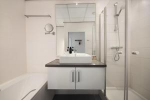 Koupelna v ubytování WestCord Hotel de Wadden