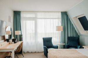 Postel nebo postele na pokoji v ubytování WestCord Hotel de Wadden