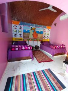 Postel nebo postele na pokoji v ubytování Kamel House + 35 fotografií