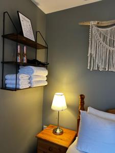 Кровать или кровати в номере Malahide Guest Rooms