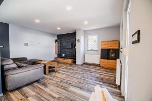 O bucătărie sau chicinetă la Holiday Home Mountainview Horizon with Private Sauna & Hot Tub