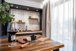 Nápoje v ubytování Pinot Noir Apartments & Wine Bar