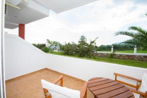Сад в Maranton Beach Hotel