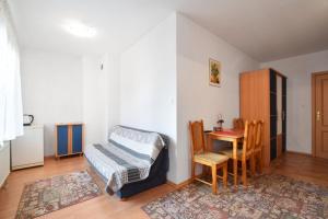 En eller flere senge i et værelse på Pensjonat Aida