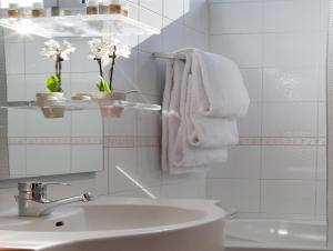 A bathroom at Hotel Marconi