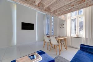 Μια τηλεόραση ή/και κέντρο ψυχαγωγίας στο Grand Molo by Grand Apartments