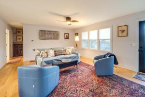 Χώρος καθιστικού στο Steps to Dtwn and Fabulous Restaurants Chic Condo