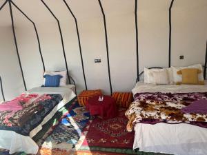 Voodi või voodid majutusasutuse Bivouac Luna toas