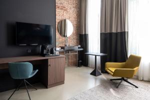Boutique Hotel Oosteinde tesisinde bir televizyon ve/veya eğlence merkezi