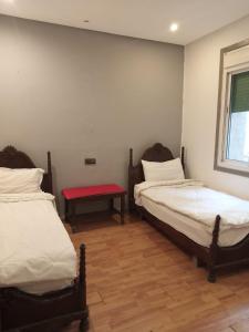 Katil atau katil-katil dalam bilik di Hotel Astoria Tanger