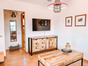 Μια τηλεόραση ή/και κέντρο ψυχαγωγίας στο Casa Bejeques