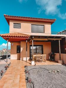 Το κτήριο όπου στεγάζεται  η παραθεριστική κατοικία