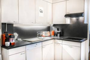 Dapur atau dapur kecil di Enge Station - Private Room Jura