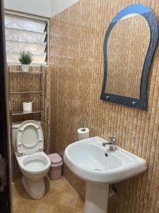 O baie la Harmony Luxury House near Tamale Airport +10 fotografii