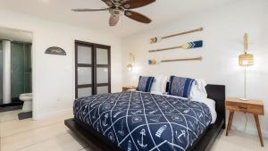Katil atau katil-katil dalam bilik di Key Largo Captains Quarters Ocean Pointe 4405 +53 gambar