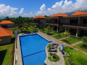 Ocean View Tulamben Dive & Resort内部或周边的泳池