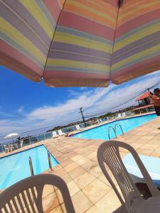 Πισίνα στο ή κοντά στο TOP 1 QUARTO com ESTACIONAMENTO em Condomínio com VISTA INCRIVEL - PORTARIA 24h, PISCINA, Sauna e Parquinho Infantil - Apartamento com Ar condicionado, Smart TV, Wi-Fi, Cozinha Completa, NETFLIX, Entre o MAR e a LAGOA, CUSTO BENEFICIO