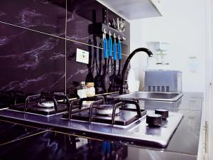 Η κουζίνα ή μικρή κουζίνα στο 402 studio apartment in El Peñon +20 φωτογραφίες