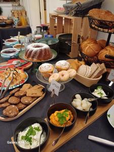 Jedlo v ubytovaní bed & breakfast alebo blízkom okolí