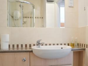 Ένα μπάνιο στο Brigham Farm Apartments +36 φωτογραφίες