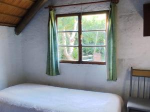 a bedroom with a bed and a window at QinLing en playa hermosa y playa verde in Playa Hermosa