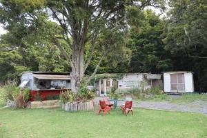 Taman di luar Akerama farm stay