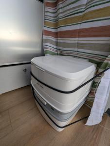 Campervans客房内的一张或多张床位