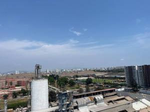 a view of a city with buildings and a blue sky at Hermoso departamento totalmente amoblado - Lte San Miguel in Lima
