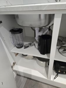 Dapur atau dapur kecil di Mini Studio in Greenhithe +5 gambar