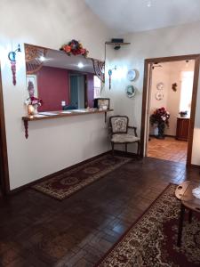 Φωτογραφία από το άλμπουμ του Victorian Inn σε Κλίβελαντ
