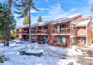 Treetop Condo in Yosemite-Sleeps 6-Balcony om vinteren