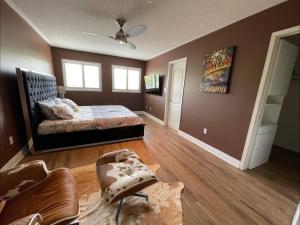 Katil atau katil-katil dalam bilik di Beautiful Master bedroom unit with private washroom