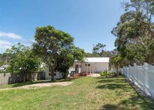 En have udenfor Beach House by the Bay