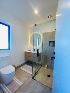 Koupelna v ubytování Ensuite at new property