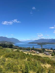 a view of a lake with mountains in the distance at Panguipulli Bella Vista in Panguipulli