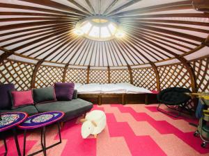 Posezení v ubytování Tsukuba Mountain Ger Glamping