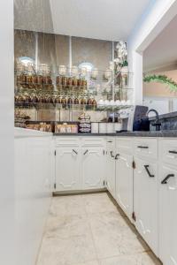 Fotografie z fotogalerie ubytování Saddle Up Stay Vacational Home Pool Tennis Court & TV Projector! v destinaci Pasadena