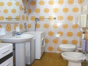 Ένα μπάνιο στο Apartment in Caorle near Seabeach