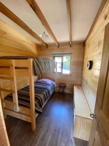 - une chambre avec 2 lits superposés dans une cabine dans l'établissement Cabaña AC Llifén, à llifen 16 autres photos