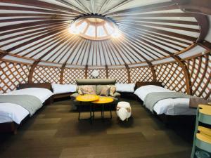 Postel nebo postele na pokoji v ubytování Tsukuba Mountain Ger Glamping