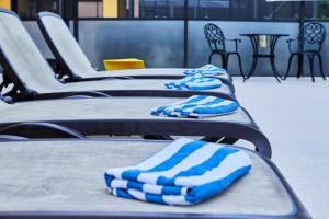 Χώρος καθιστικού στο Spacious 6BR Villa with King Beds, Pool & Spa