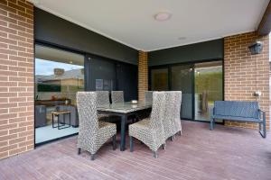 Χώρος καθιστικού στο Point Cook Serenity Stay 4 Bedrooms