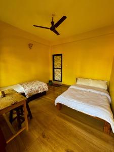 מיטה או מיטות בחדר ב-HOTEL FORESTWAY Hostel & Backpackers